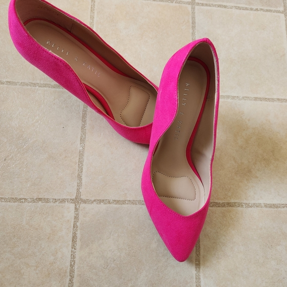 Heels - Picture 3 of 3